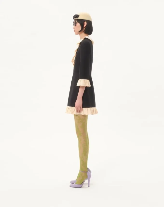 Robe courte en crêpe couture Robe courte en crêpe couture