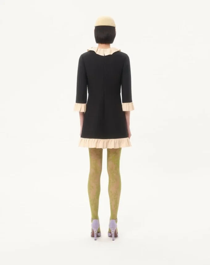 Robe courte en crêpe couture Robe courte en crêpe couture