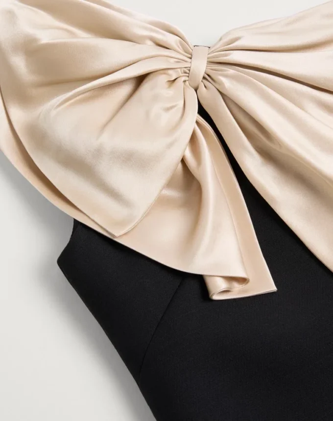 Robe courte en crêpe couture Robe courte en crêpe couture