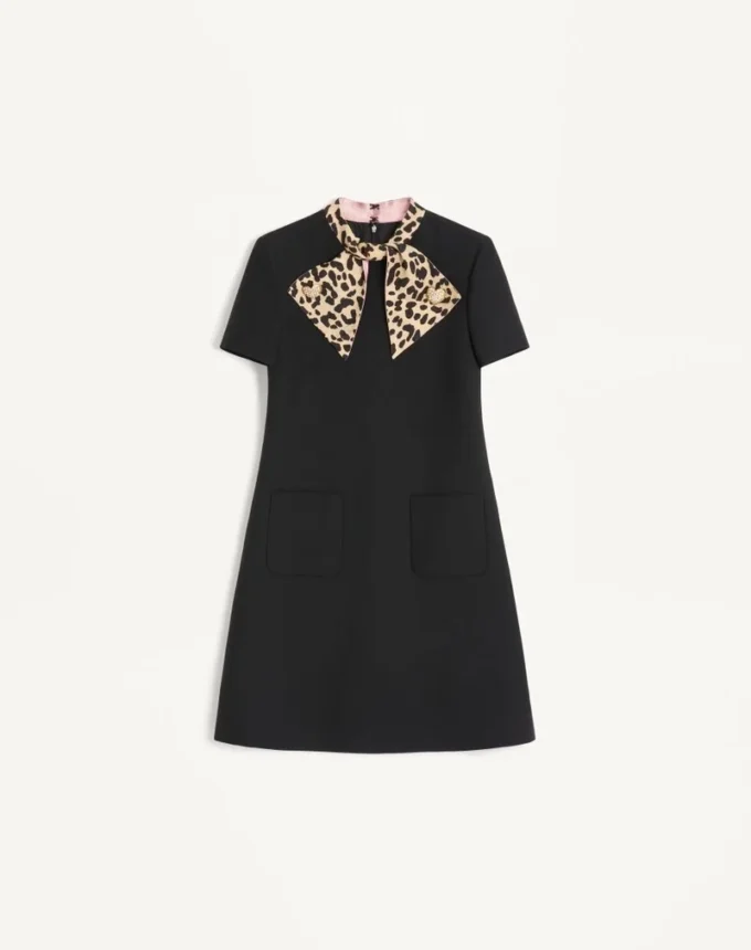 Robe courte en crêpe couture Robe courte en crêpe couture