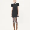 Robe courte en crêpe couture avec plumes Robe courte en crêpe couture avec plumes