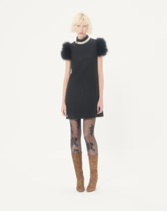 Robe courte en crêpe couture avec plumes Robe courte en crêpe couture avec plumes