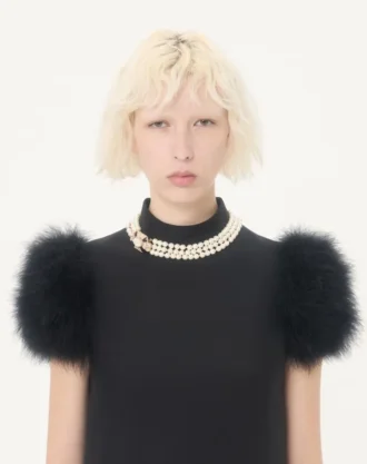 Robe courte en crêpe couture avec plumes Robe courte en crêpe couture avec plumes