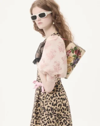 Robe courte en crêpe couture à imprimé animalier Robe courte en crêpe couture à imprimé animalier