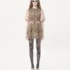 Robe courte en crêpe couture à imprimé animalier Robe courte en crêpe couture à imprimé animalier