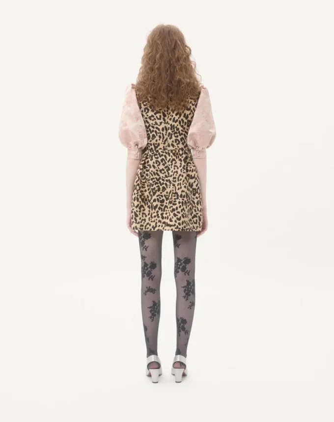 Robe courte en crêpe couture à imprimé animalier Robe courte en crêpe couture à imprimé animalier
