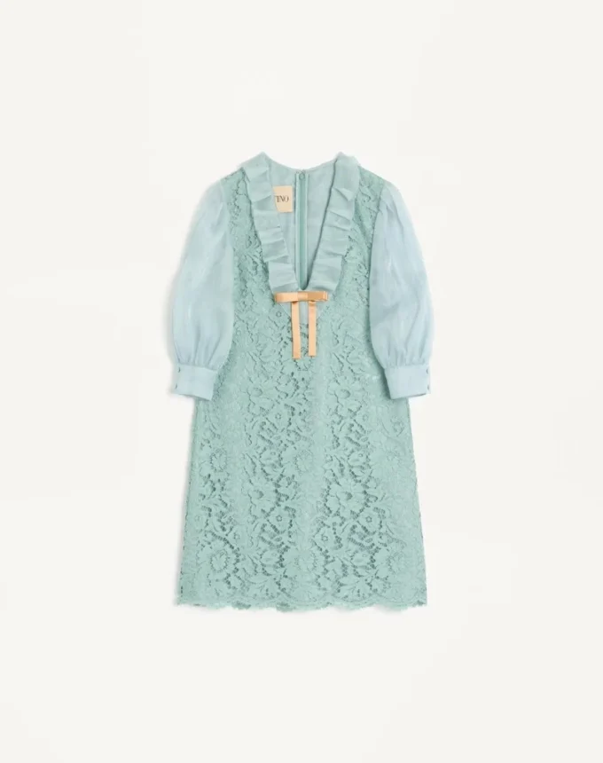 Robe courte en dentelle épaisse Robe courte en dentelle épaisse