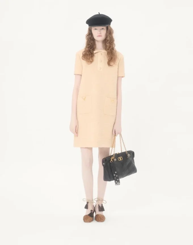 Robe courte en laine bouclée