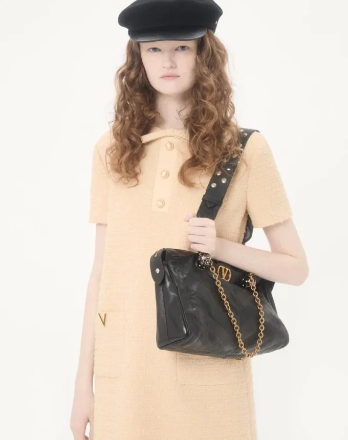 Robe courte en laine bouclée