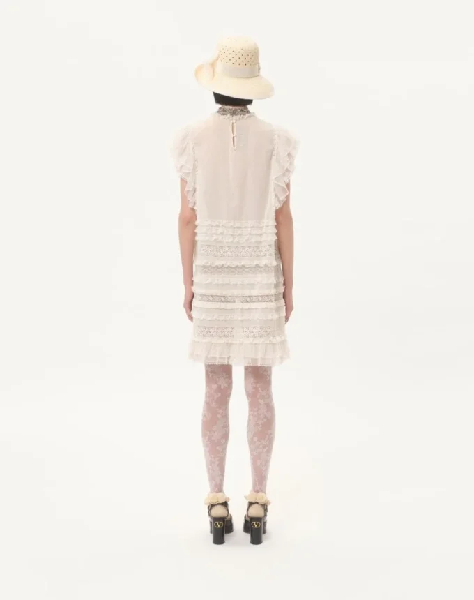 Robe courte en lin léger brodé