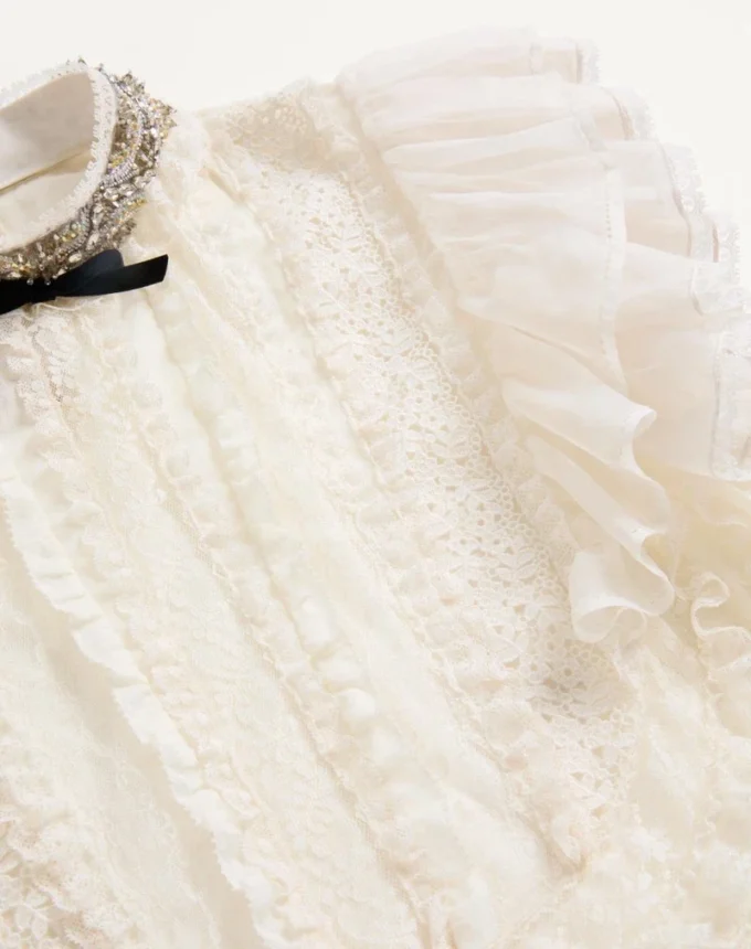 Robe courte en lin léger brodé