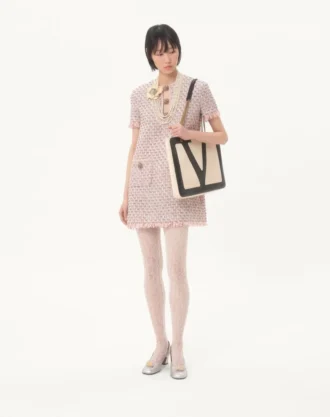 Robe courte en tweed brodé à rubans