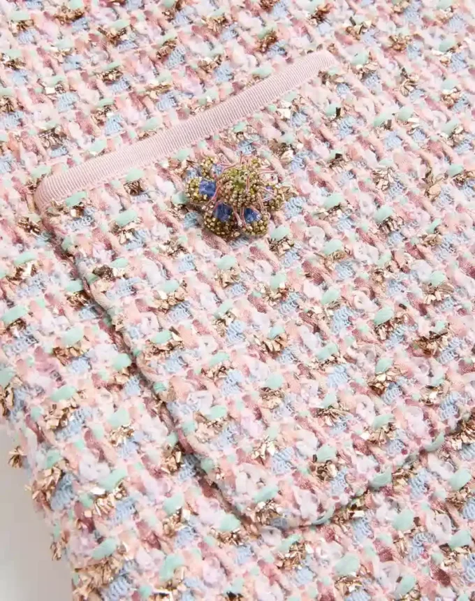 Robe courte en tweed brodé à rubans Robe courte en tweed brodé à rubans