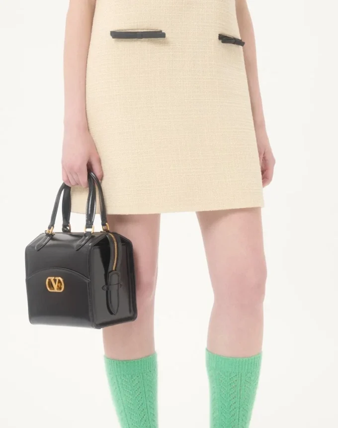 Robe courte en tweed de laine uni Robe courte en tweed de laine uni