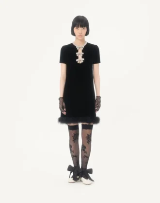 Robe courte en velours sablé brodé Robe courte en velours sablé brodé