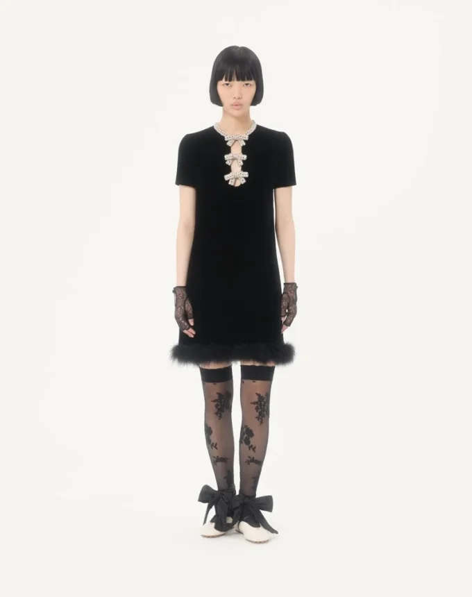 Robe courte en velours sablé brodé