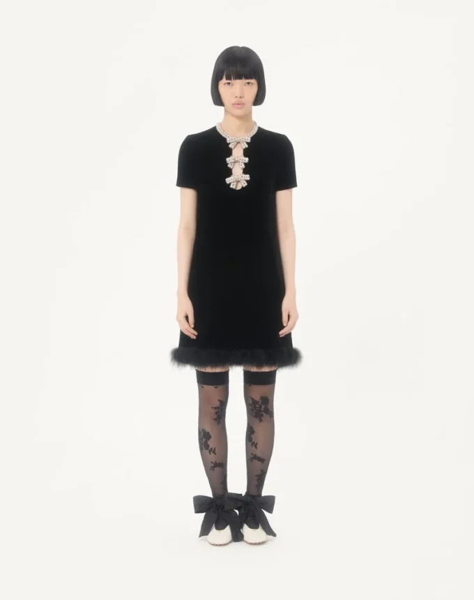 Robe courte en velours sablé brodé