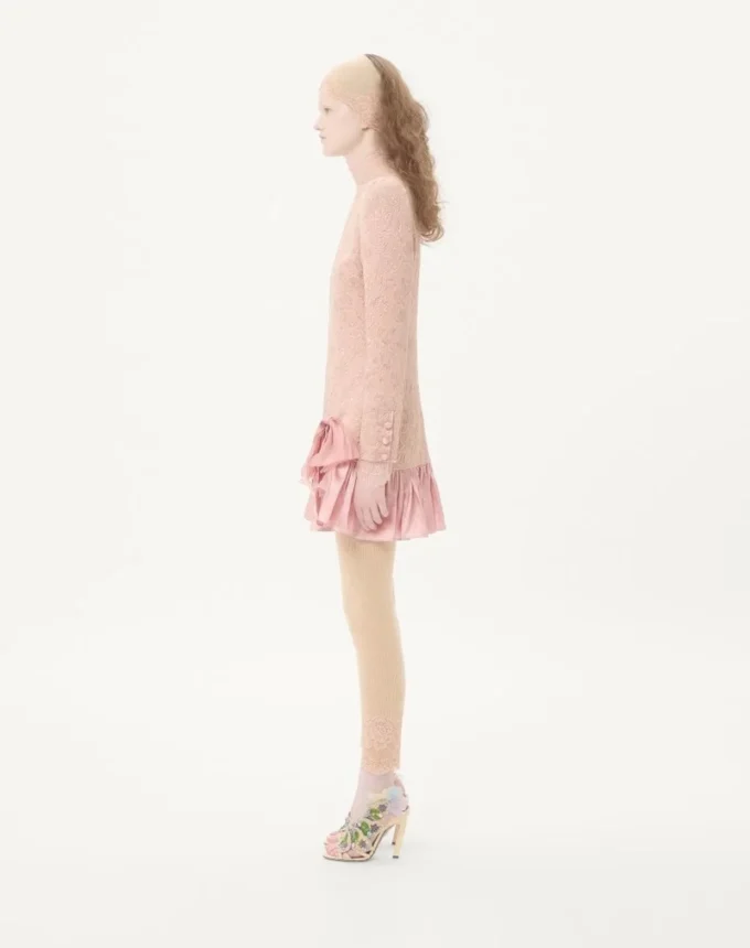 Robe courte matelassée à fleurs Robe courte matelassée à fleurs