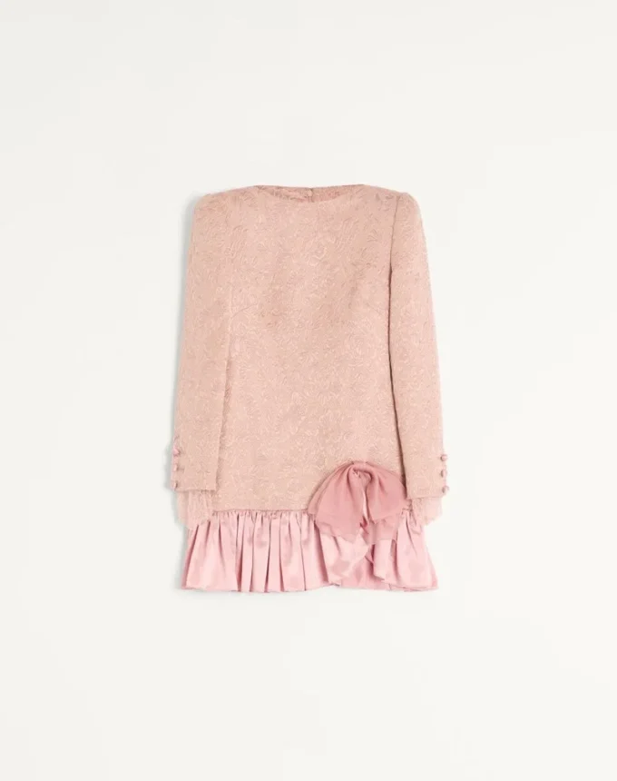 Robe courte matelassée à fleurs Robe courte matelassée à fleurs