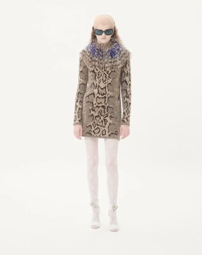 Robe en cachemire avec imprimé animalier et plumes Robe en cachemire avec imprimé animalier et plumes