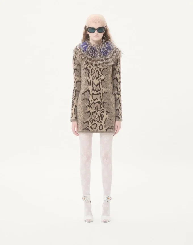 Robe en cachemire avec imprimé animalier et plumes Robe en cachemire avec imprimé animalier et plumes
