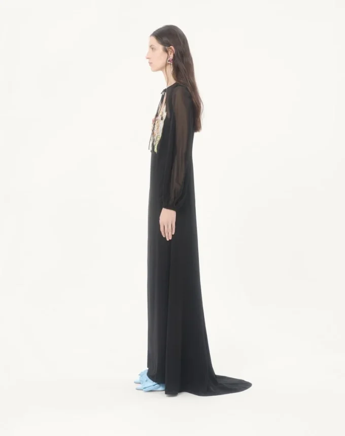 Robe longue en georgette brodée