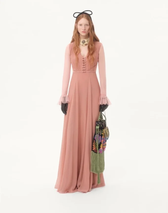 Robe longue en georgette claire Robe longue en georgette claire