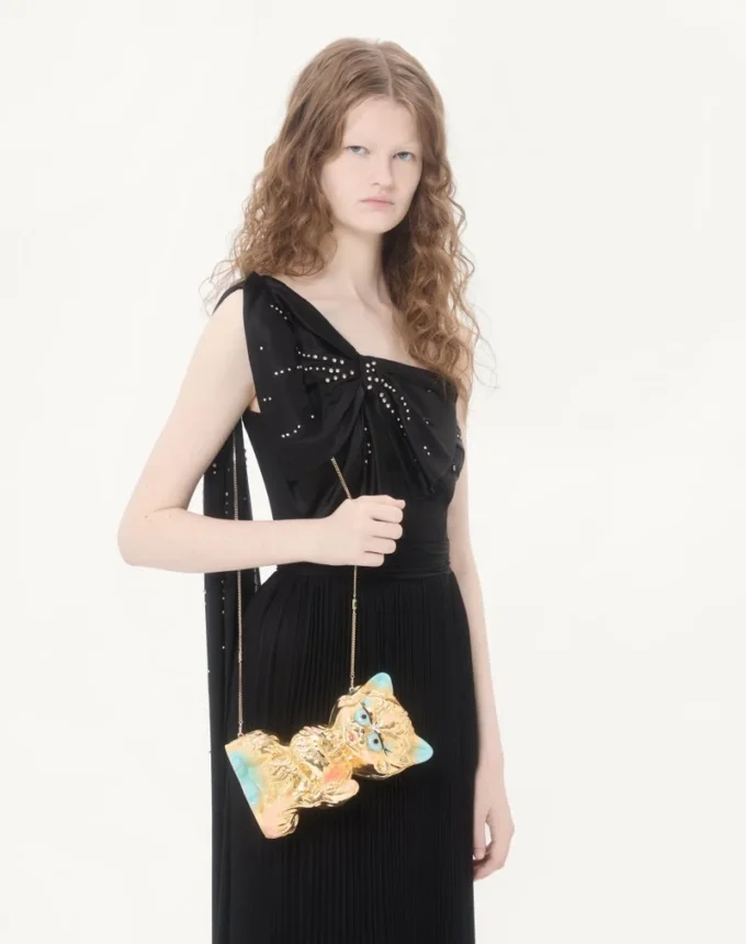 ROBE LONGUE EN GEORGETTE LÉGÈRE BRODÉE ROBE LONGUE EN GEORGETTE LÉGÈRE BRODÉE