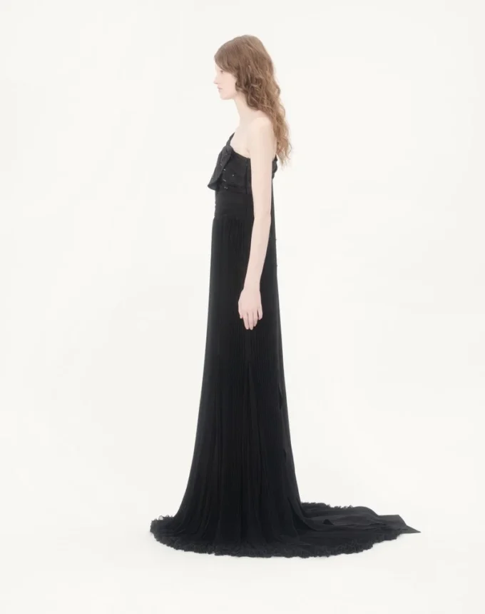 ROBE LONGUE EN GEORGETTE LÉGÈRE BRODÉE ROBE LONGUE EN GEORGETTE LÉGÈRE BRODÉE