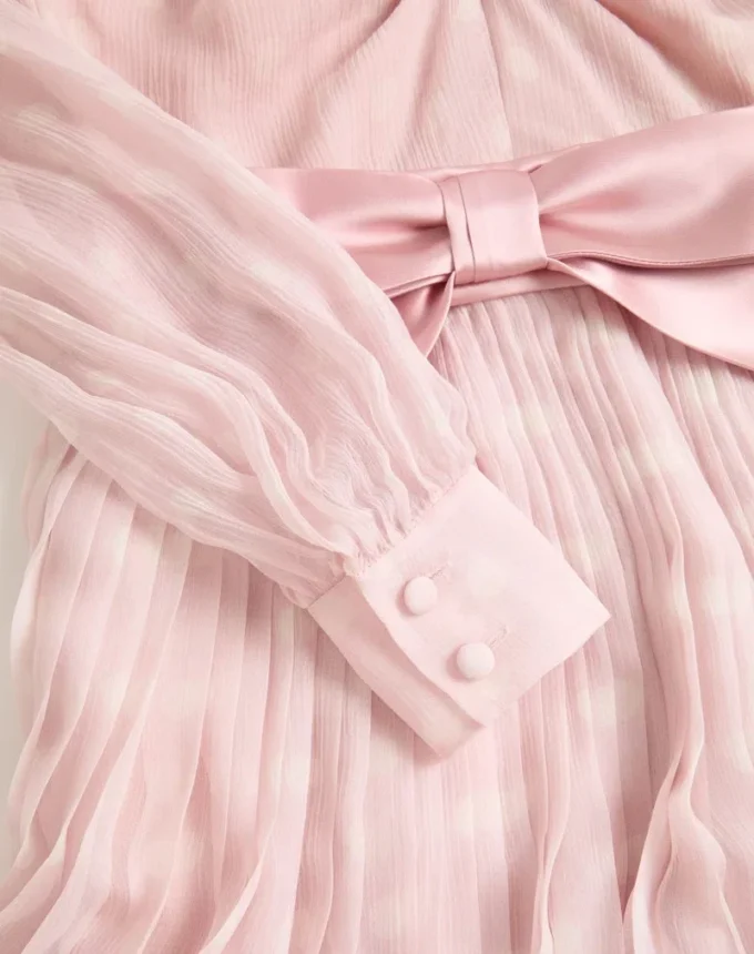 Robe longue en mousseline crêponnée avec imprimé Plus De Pois Robe longue en mousseline crêponnée avec imprimé Plus De Pois