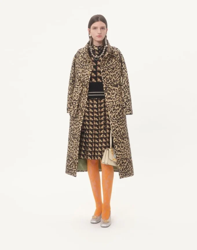 Robe midi en crêpe de Chine avec imprimé Petit Charles Robe midi en crêpe de Chine avec imprimé Petit Charles