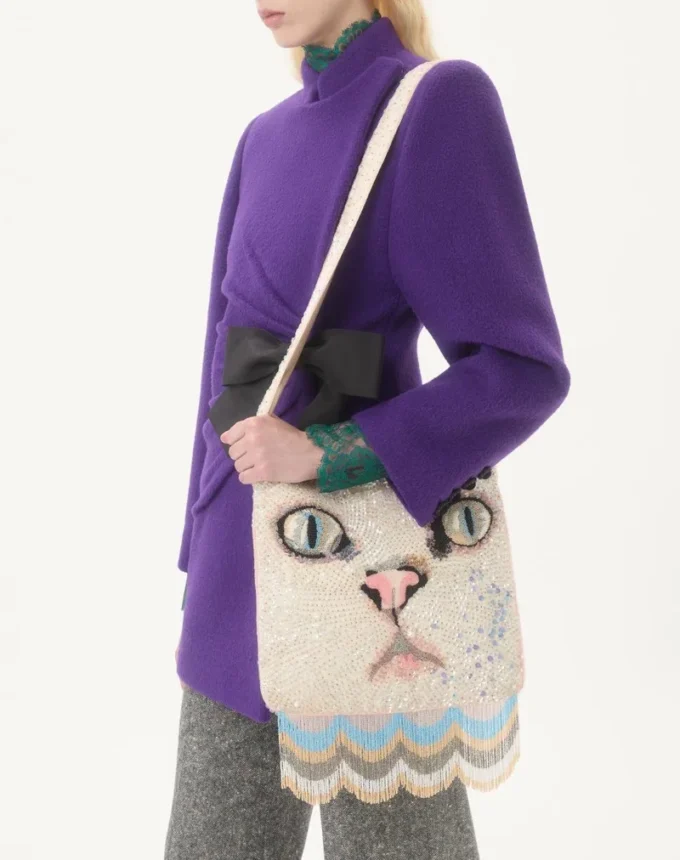 Sac à bandoulière brodé Valentino Garavani Le Chat De La Maison avec franges Sac à bandoulière brodé Valentino Garavani Le Chat De La Maison avec franges