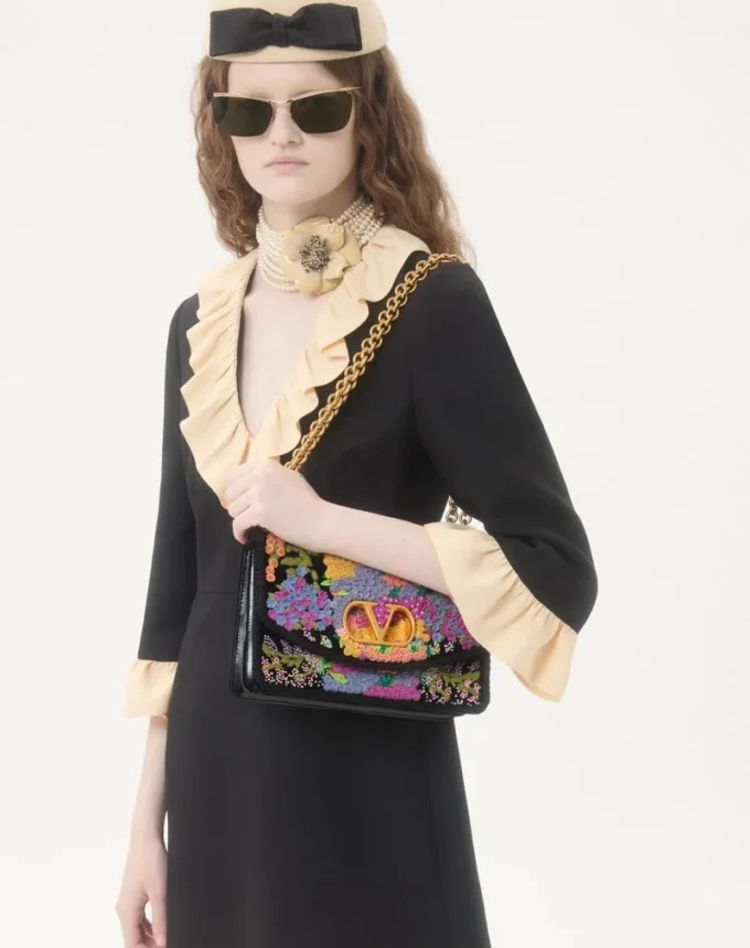 Sac à bandoulière brodé Valentino Garavani Vain Sac à bandoulière brodé Valentino Garavani Vain