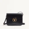 Sac à bandoulière Valentino Garavani 9To5 en cuir de veau lisse Sac à bandoulière Valentino Garavani 9To5 en cuir de veau lisse