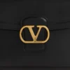 Sac à bandoulière Valentino Garavani 9To5 en cuir de veau lisse Sac à bandoulière Valentino Garavani 9To5 en cuir de veau lisse