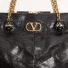Sac à bandoulière Valentino Garavani Panthea en cuir nappa avec motif chevron Sac à bandoulière Valentino Garavani Panthea en cuir nappa avec motif chevron