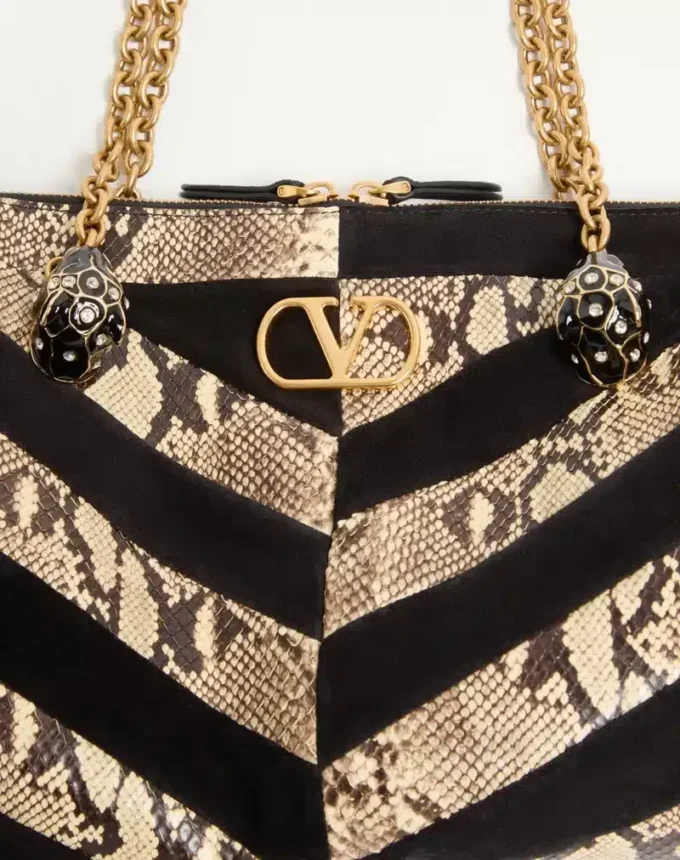 Sac à bandoulière Valentino Garavani Panthea en python et daim à motif chevron Sac à bandoulière Valentino Garavani Panthea en python et daim à motif chevron