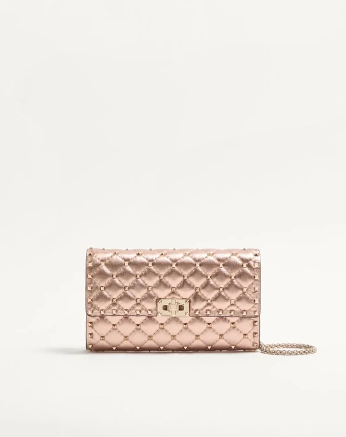 Sac à bandoulière Valentino Garavani Rockstud Spike en cuir nappa laminé Sac à bandoulière Valentino Garavani Rockstud Spike en cuir nappa laminé