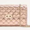 Sac à bandoulière Valentino Garavani Rockstud Spike en cuir nappa laminé Sac à bandoulière Valentino Garavani Rockstud Spike en cuir nappa laminé