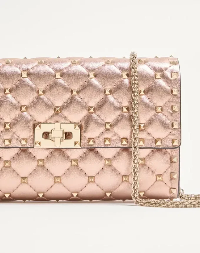 Sac à bandoulière Valentino Garavani Rockstud Spike en cuir nappa laminé Sac à bandoulière Valentino Garavani Rockstud Spike en cuir nappa laminé