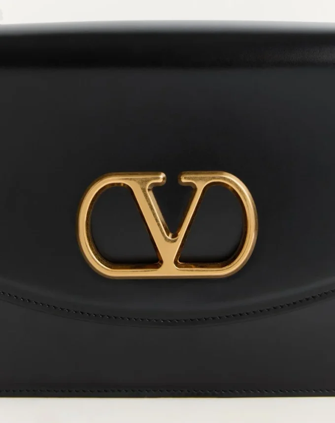 Sac à bandoulière Valentino Garavani Vain en cuir de veau brillant Sac à bandoulière Valentino Garavani Vain en cuir de veau brillant