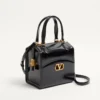 Sac bowling Valentino Garavani Vain-Case en cuir de veau brillant Sac bowling Valentino Garavani Vain-Case en cuir de veau brillant
