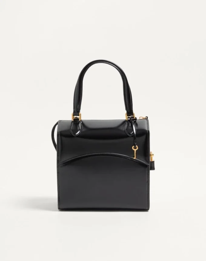 Sac bowling Valentino Garavani Vain-Case en cuir de veau brillant Sac bowling Valentino Garavani Vain-Case en cuir de veau brillant