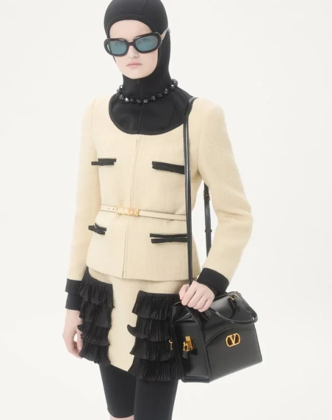Sac bowling Valentino Garavani Vain-Case en cuir de veau brillant Sac bowling Valentino Garavani Vain-Case en cuir de veau brillant