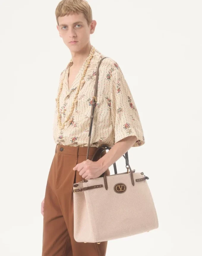 Sac cabas moyen en toile Valentino Garavani Antibes Sac cabas moyen en toile Valentino Garavani Antibes