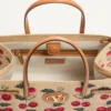 Sac cabas moyen Valentino Garavani Antibes en raphia jacquard avec motif Cherryfic Sac cabas moyen Valentino Garavani Antibes en raphia jacquard avec motif Cherryfic