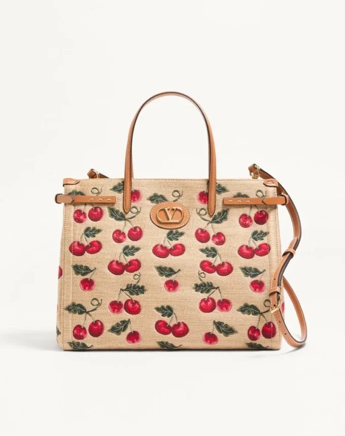Sac cabas moyen Valentino Garavani Antibes en raphia jacquard avec motif Cherryfic Sac cabas moyen Valentino Garavani Antibes en raphia jacquard avec motif Cherryfic