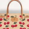 Sac cabas moyen Valentino Garavani Antibes en raphia jacquard avec motif Cherryfic Sac cabas moyen Valentino Garavani Antibes en raphia jacquard avec motif Cherryfic