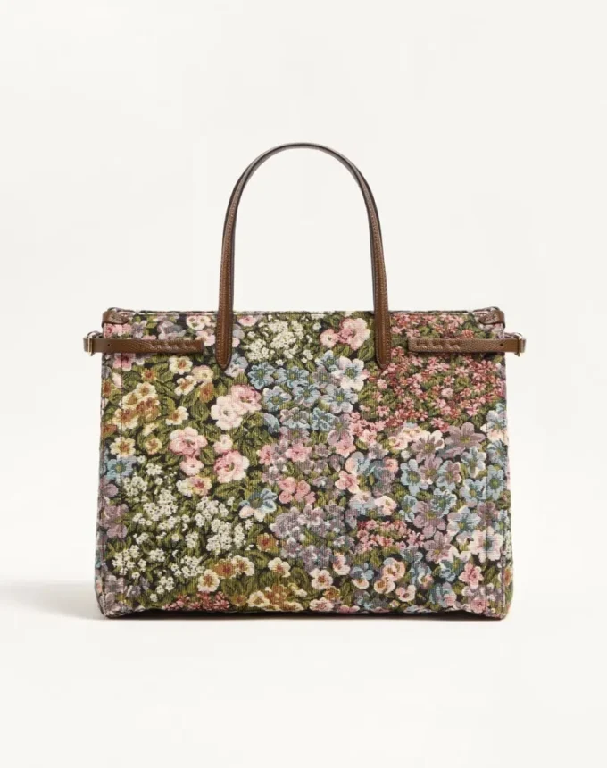 Sac cabas moyen Valentino Garavani Antibes en tissu jacquard Apres L’Hiver Sac cabas moyen Valentino Garavani Antibes en tissu jacquard Apres L’Hiver
