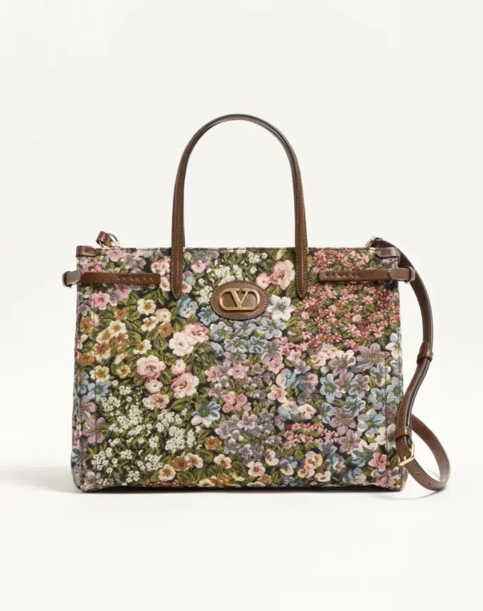 Sac cabas moyen Valentino Garavani Antibes en tissu jacquard Apres L’Hiver Sac cabas moyen Valentino Garavani Antibes en tissu jacquard Apres L’Hiver